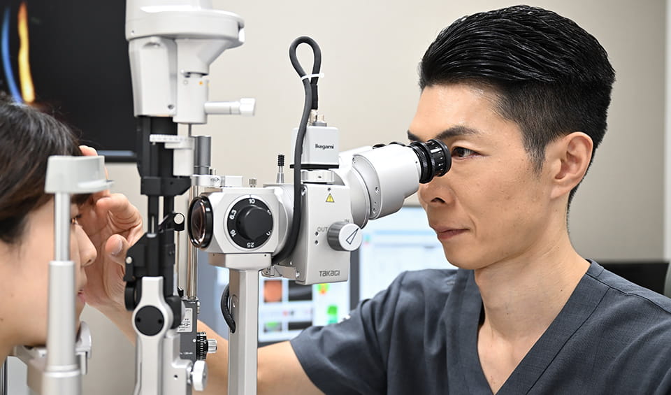 眼瞼下垂・逆さまつげ・まぶたたるみの治療・手術に対応するかつむらアイプラストクリニックの安心の診療